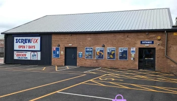 Screwfix - Linwood - Riverpark Industrial Estate Bridge Street