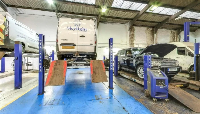 C D Grant Mobile Tyres Ltd Inside - Paisley