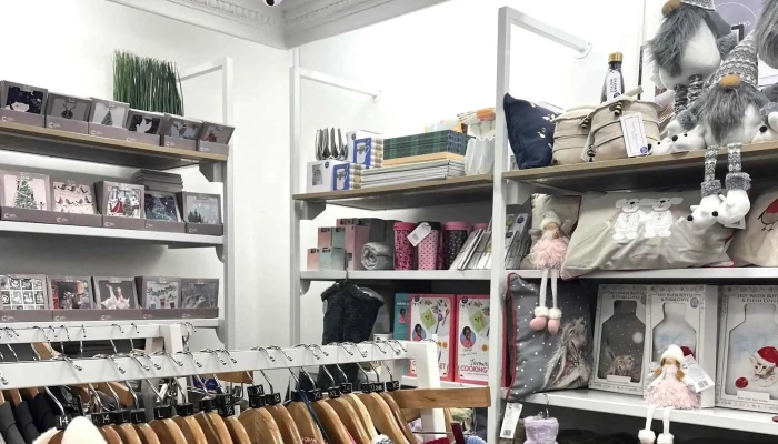 Cancer Research Uk -  Thrift Store - Glasgow