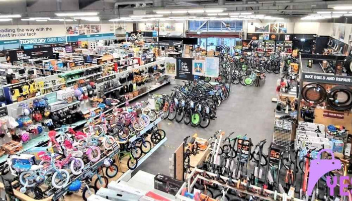 Halfords -    Bishopbriggs Glasgow Inside - Glasgow