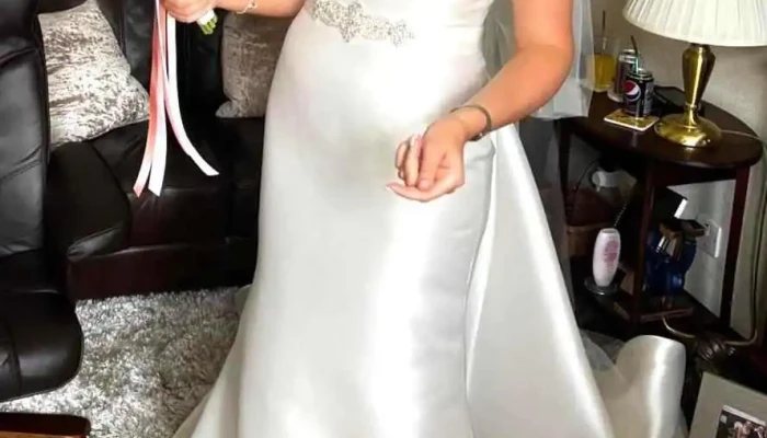 Juliettes Bridalwear and Kilt Hire - 8 Incle St