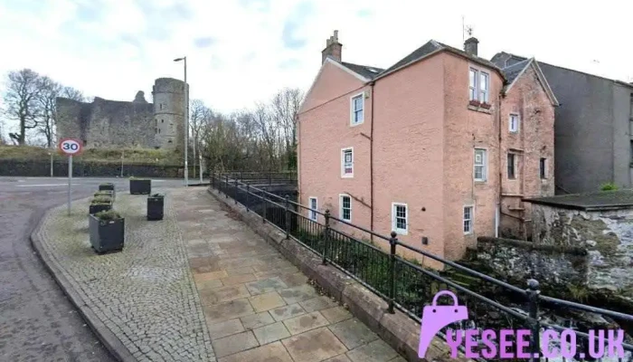 Lady Muck - Strathaven Ml10 6An