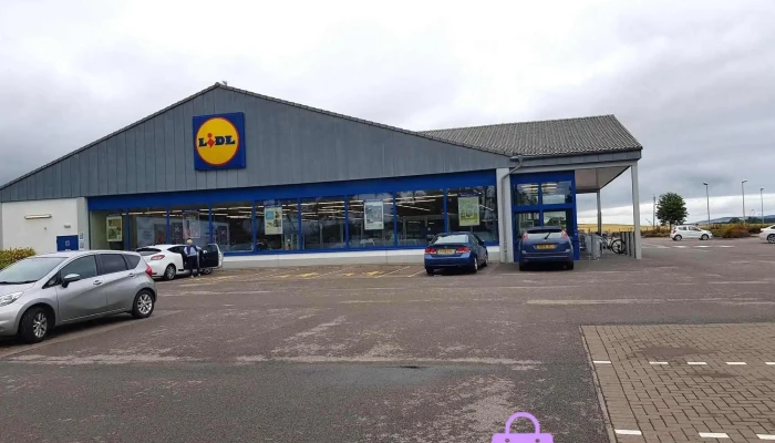 Lidl -  Parking - Alness