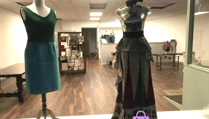 Mel's Custom Frocks - The Square