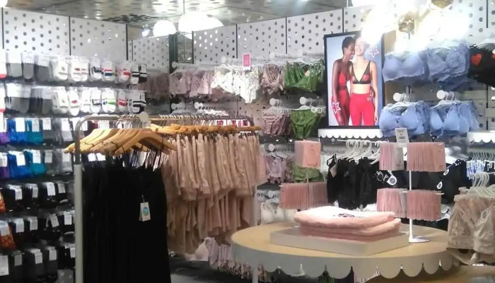 Monki -  Inside - Glasgow