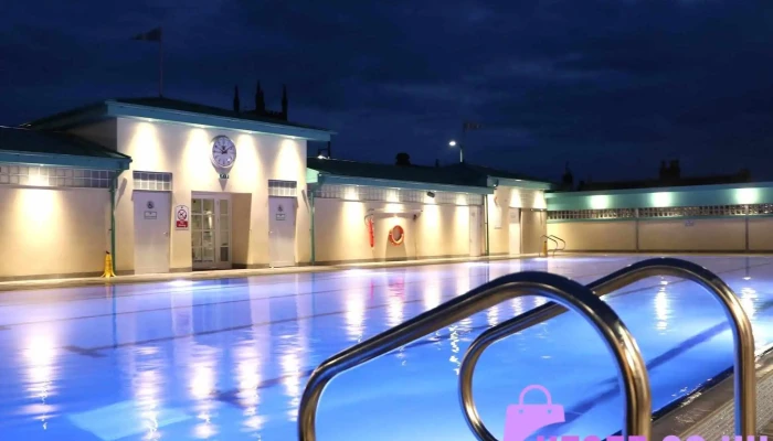 New Cumnock Outdoor Swimming Pool - New Cumnock