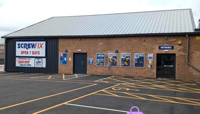 Screwfix - Linwood - Riverpark Industrial Estate Bridge Street