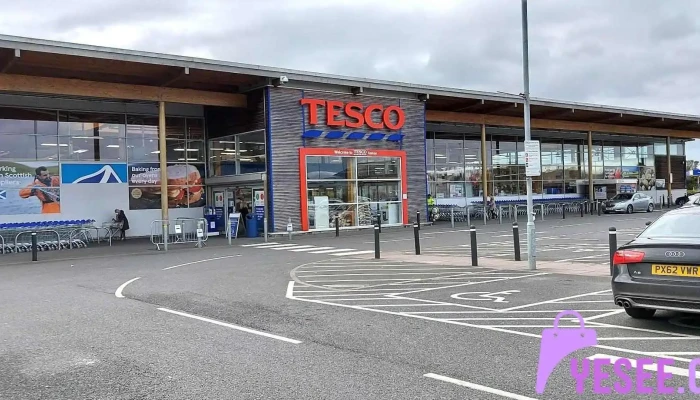 Tesco Superstore -  Parking - Annan